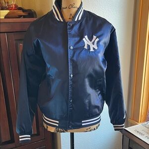 Boy’s New York Yankees navy blue satin bomber jacket. Size large 14-16.